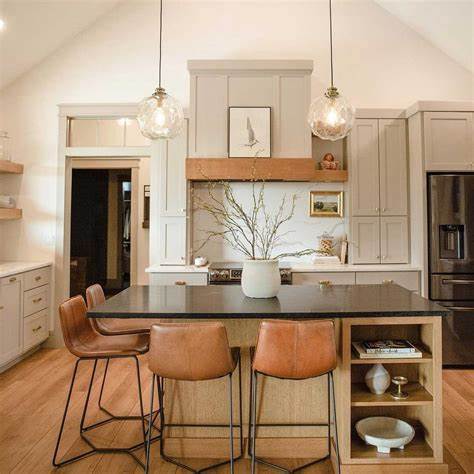 Transform your space with historic kitchen remodeling in Queen Village. Our designs blend traditional kitchen designs with modern updates, preserving Philadelphia’s timeless charm.