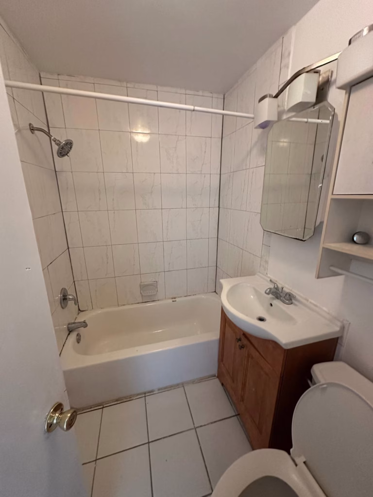 Rowhome Bathroom Space Optimization