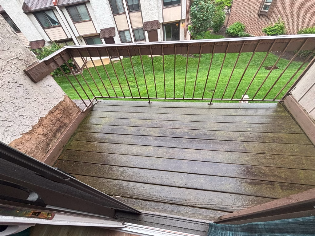 Painted Decking for Small Accent Spaces