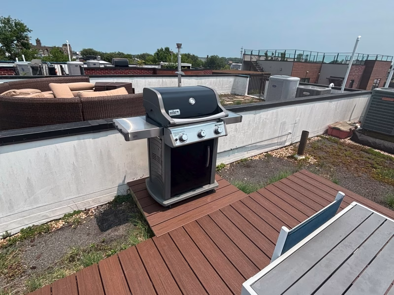 Compact Rooftop Deck for City Living