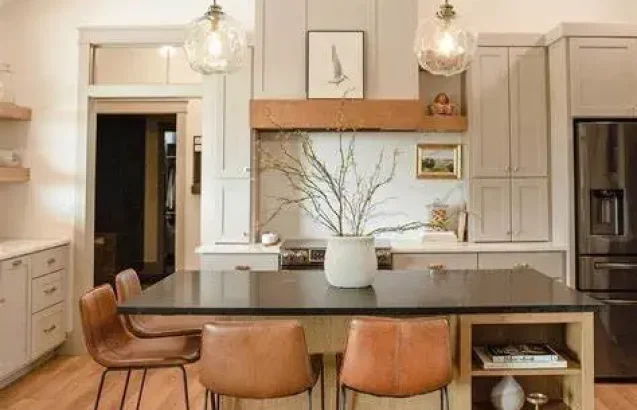 Transform your space with historic kitchen remodeling in Queen Village. Our designs blend traditional kitchen designs with modern updates, preserving Philadelphia’s timeless charm.